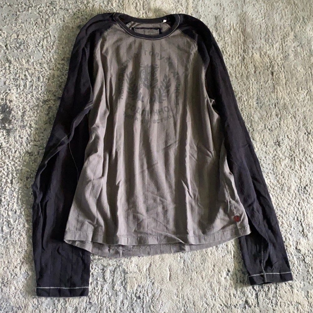 Guess brown graphic tee. Large